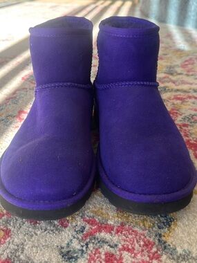 UGG Mini Boots Purple Sheepskin Lined Size 9